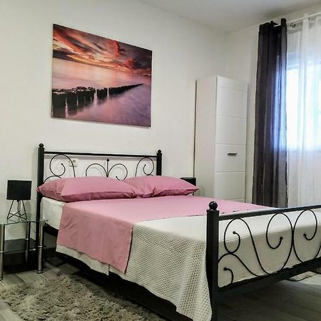 Studio Apartman Violeta II - 50M From The Beach Trogir Dış mekan fotoğraf