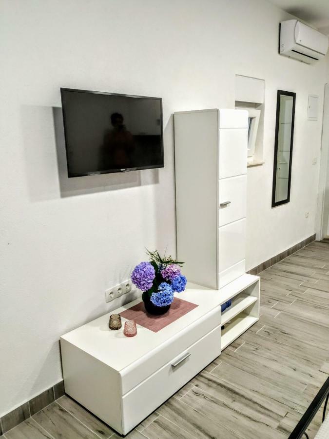 Studio Apartman Violeta II - 50M From The Beach Trogir Dış mekan fotoğraf